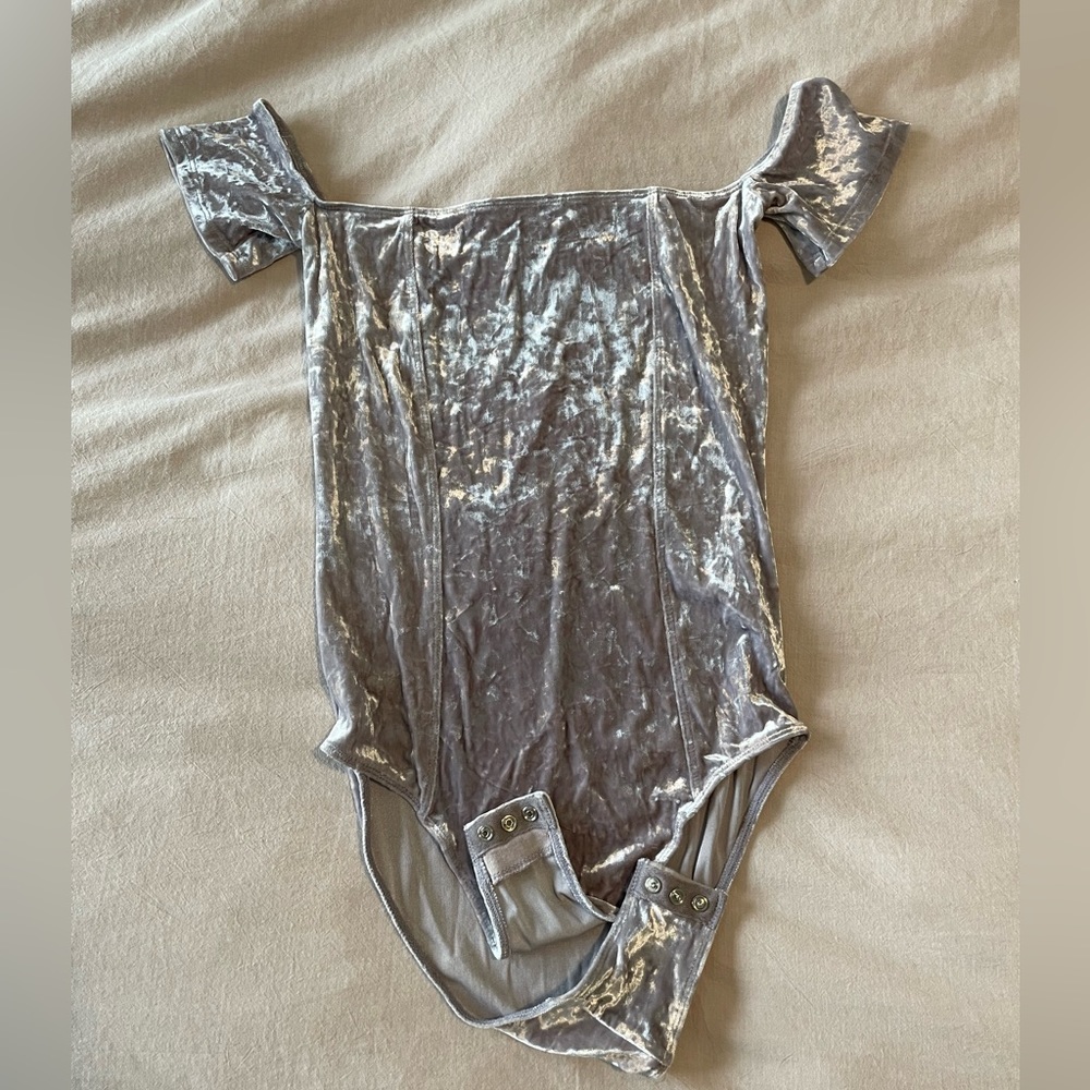 Velvet off the shoulder bodysuit -Silver/Gray